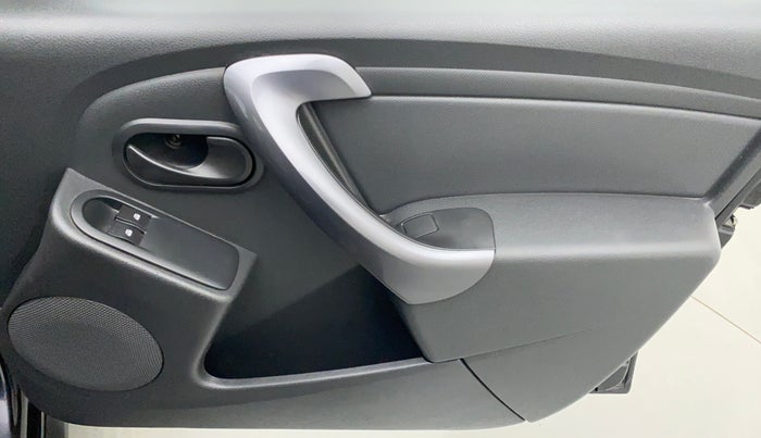 2015 Renault Duster 85 PS RXE, Diesel, Manual, 545 km, Driver Side Door Panels Control