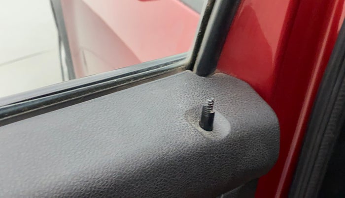 2017 Renault Kwid RXT 0.8, Petrol, Manual, 56,637 km, Lock system - Door lock knob has minor damage