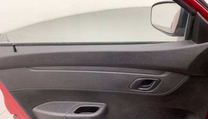 2017 Renault Kwid RXT 0.8, Petrol, Manual, 56,637 km, Left front window switch / handle - Power window makes minor noise