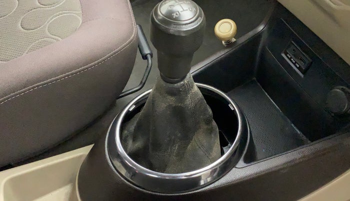2010 Hyundai i20 MAGNA 1.2, Petrol, Manual, 22,594 km, Gear lever - Boot cover slightly torn