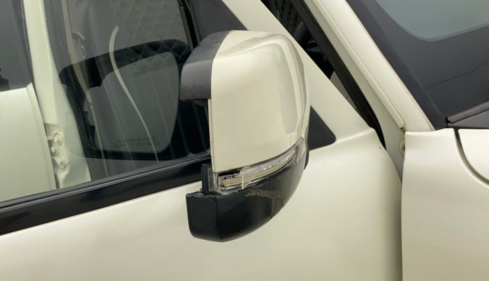 2019 Mahindra Scorpio S9, Diesel, Manual, 74,575 km, Right rear-view mirror - Indicator light has minor damage