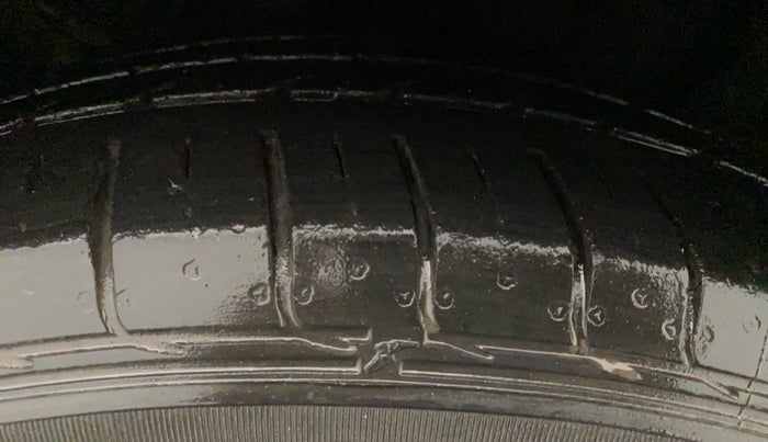 2016 Hyundai Creta SX PLUS AT 1.6 DIESEL, Diesel, Automatic, 91,828 km, Right Front Tyre Tread