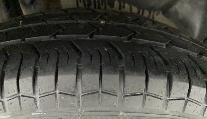 2015 Maruti Swift Dzire VXI, Petrol, Manual, 66,694 km, Right Rear Tyre Tread