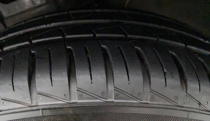 2021 Hyundai AURA S CNG, CNG, Manual, 8,115 km, Right Rear Tyre Tread