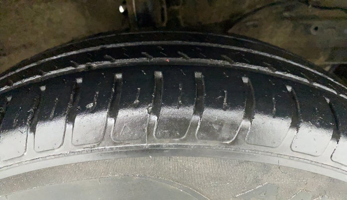2018 Maruti Dzire LXI, Petrol, Manual, 35,890 km, Right Front Tyre Tread