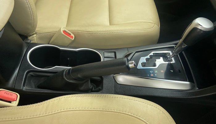 2018 Toyota Corolla Altis VL AT, Petrol, Automatic, 66,349 km, Gear Lever