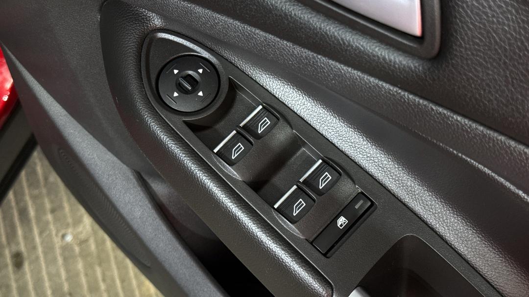 2017 Ford Escape Trend (AWD), Automatic, 67307 km, Drivers Side Door Panel Controls