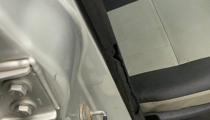 2016 Renault Kwid RXT 0.8, Petrol, Manual, 40,543 km, Driver-side door - Beading has minor damage