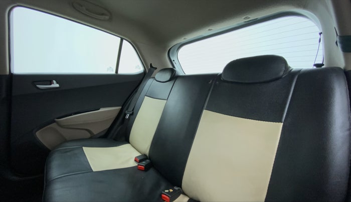 2017 Hyundai Grand i10 SPORTZ (O) 1.2 AT VTVT, CNG, Automatic, 92,144 km, Right Side Rear Door Cabin