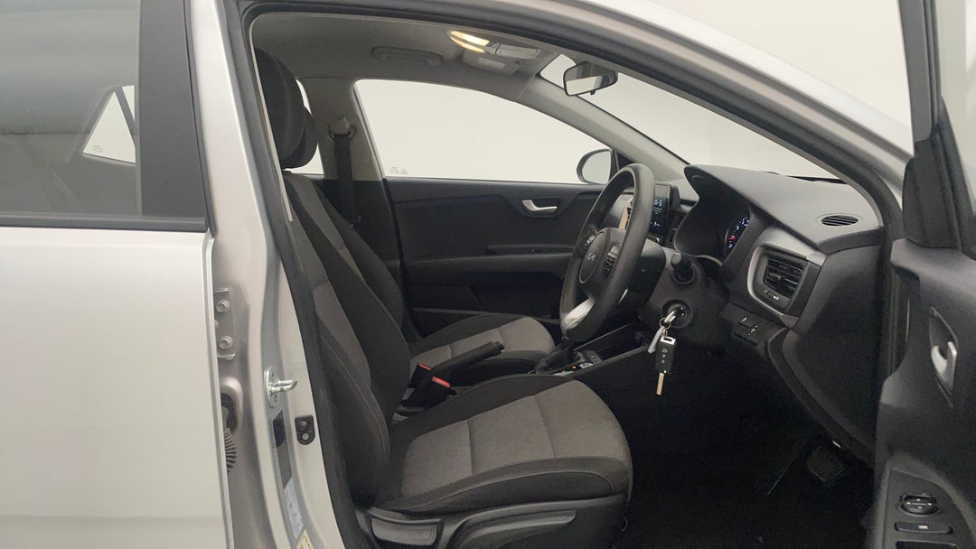 2022 Kia Stonic S, Automatic, 58129 km, Right Side Front Door Cabin View