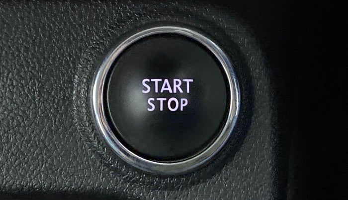 2018 Renault Captur RXE PETROL MT, Petrol, Manual, 28,702 km, Keyless Start/ Stop Button
