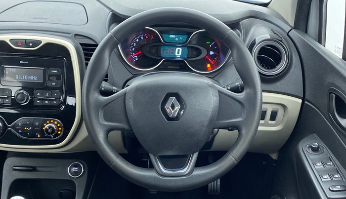 2018 Renault Captur RXE PETROL MT, Petrol, Manual, 28,702 km, Steering Wheel Close Up