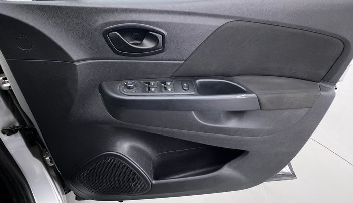 2018 Renault Captur RXE PETROL MT, Petrol, Manual, 28,702 km, Driver Side Door Panels Control