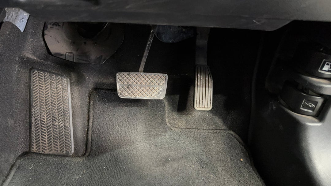 2018 Honda HR-V Vti, Automatic, 81140 km, Pedals and Footmat