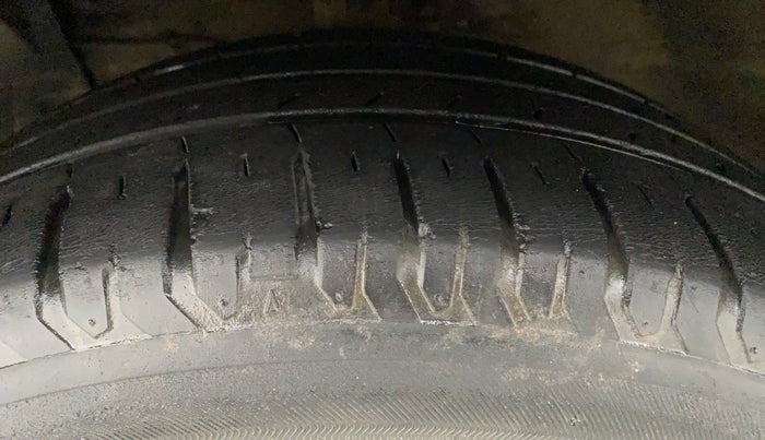 2016 Maruti Ciaz ZXI+, Petrol, Manual, 94,136 km, Left Front Tyre Tread