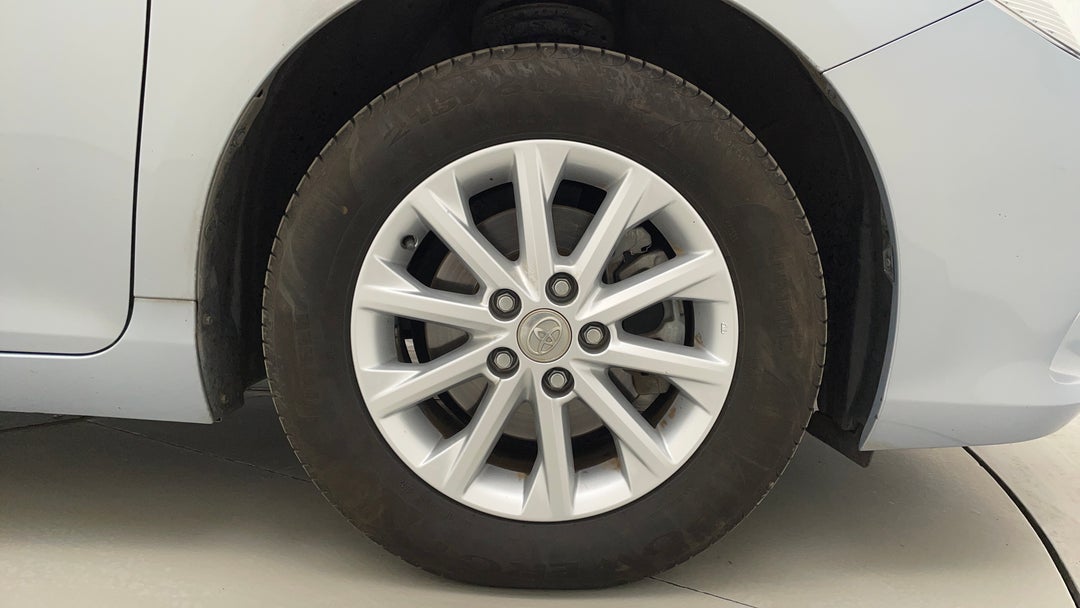 2017 Toyota Camry Altise, Automatic, 107643 km, Right Front Wheel