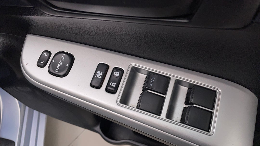 2017 Toyota Camry Altise, Automatic, 107643 km, Drivers Side Door Panel Controls