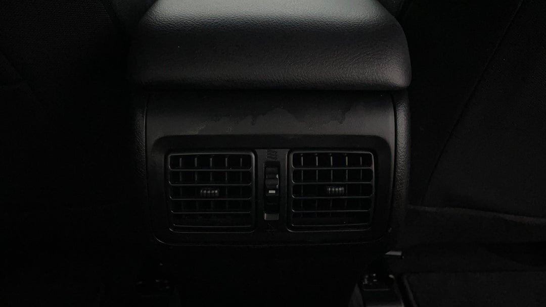 2017 Toyota Camry Altise, Automatic, 107643 km, Rear A/C Vent