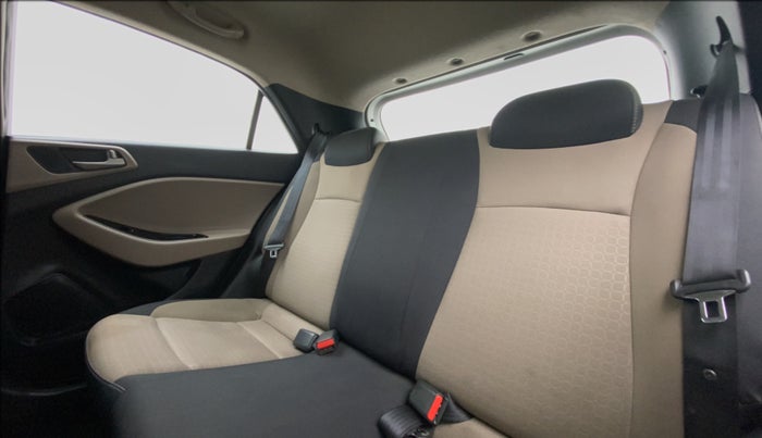 2015 Hyundai Elite i20 MAGNA 1.4 CRDI, Diesel, Manual, 71,570 km, Right Side Rear Door Cabin
