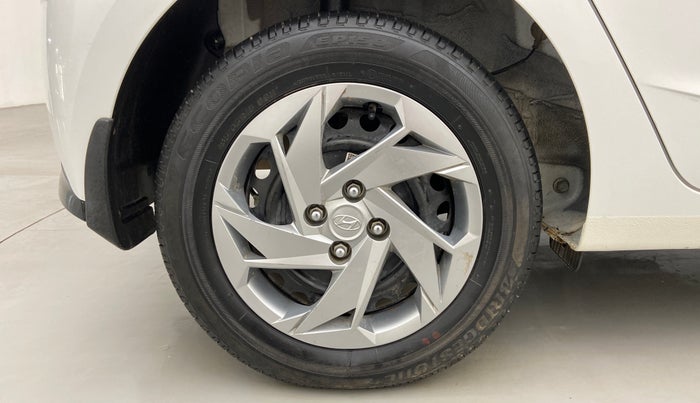 2021 Hyundai NEW I20 MAGNA 1.5 MT, Diesel, Manual, 11,726 km, Right Rear Wheel