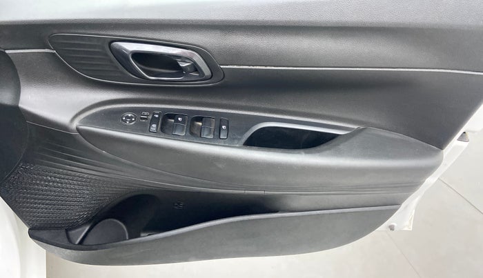 2021 Hyundai NEW I20 MAGNA 1.5 MT, Diesel, Manual, 11,726 km, Driver Side Door Panels Control