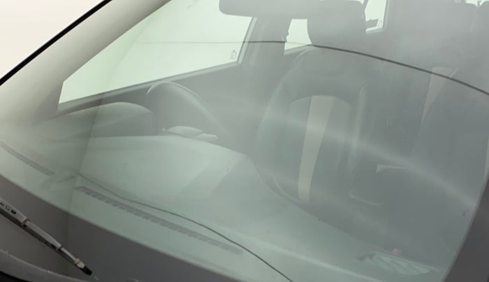 2016 Hyundai Creta SX PLUS 1.6 PETROL, Petrol, Manual, 1,22,276 km, Front windshield - Minor spot on windshield