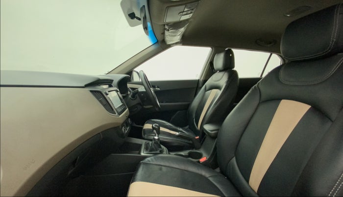 2016 Hyundai Creta SX PLUS 1.6 PETROL, Petrol, Manual, 1,22,276 km, Right Side Front Door Cabin