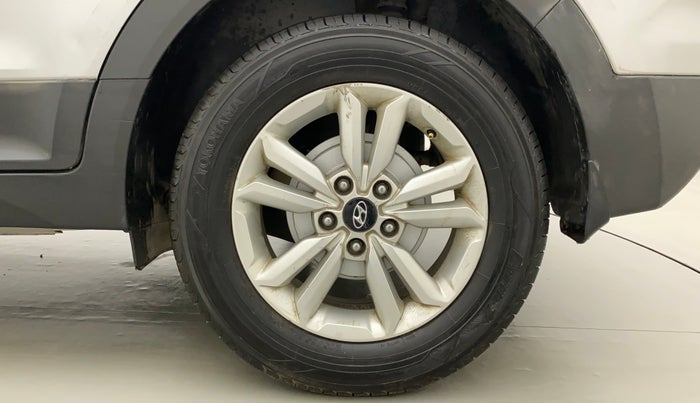2016 Hyundai Creta SX PLUS 1.6 PETROL, Petrol, Manual, 1,22,276 km, Left Rear Wheel