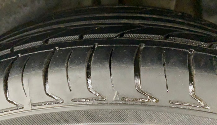 2016 Hyundai Creta SX PLUS 1.6 PETROL, Petrol, Manual, 1,22,276 km, Left Rear Tyre Tread