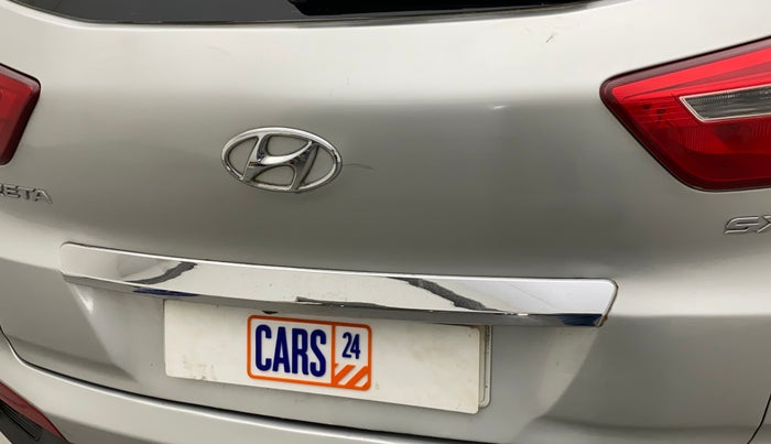2016 Hyundai Creta SX PLUS 1.6 PETROL, Petrol, Manual, 1,22,276 km, Dicky (Boot door) - Minor scratches