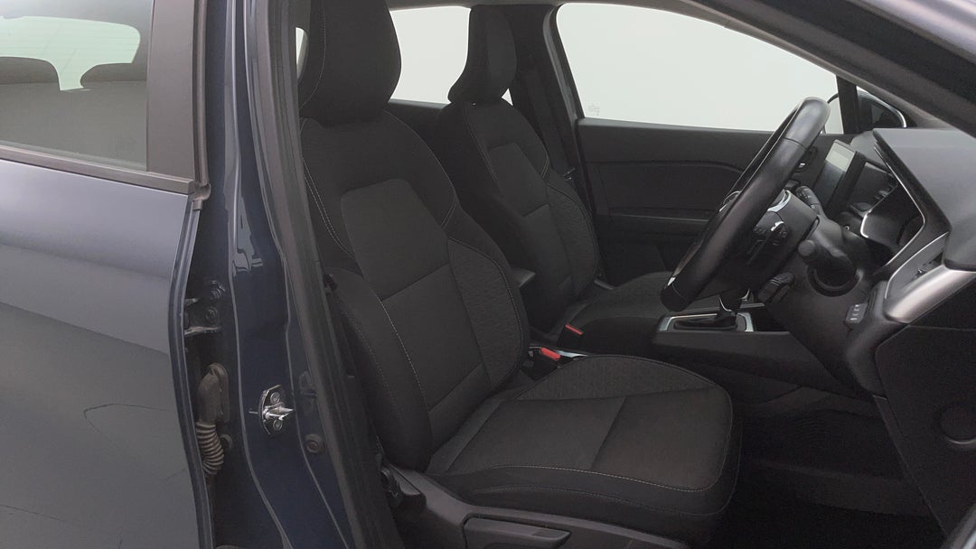 2022 Renault Captur Zen, Automatic, 61558 km, Right Side Front Door Cabin View