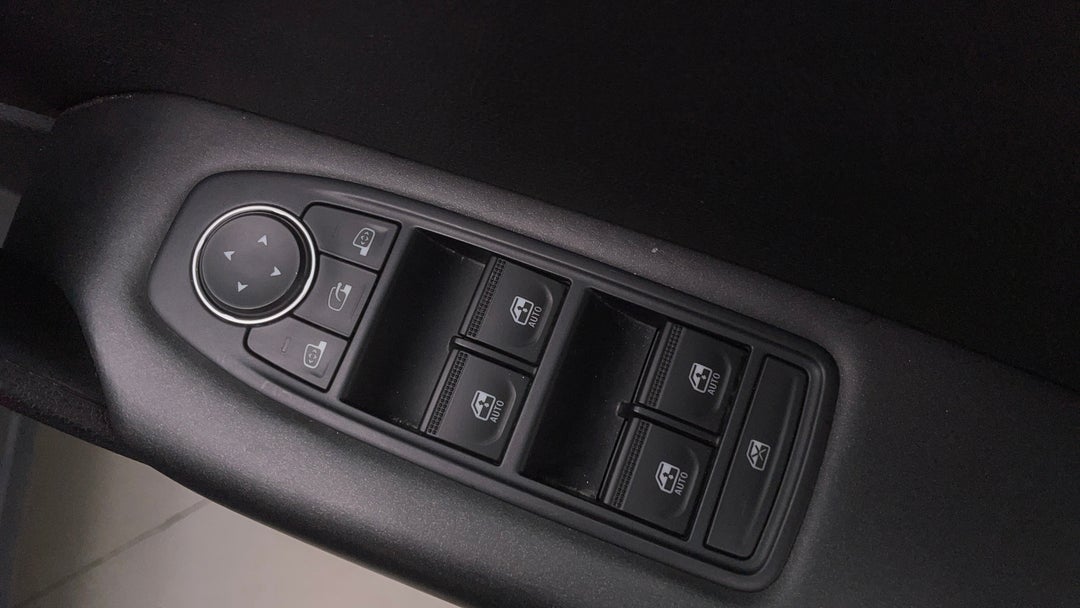 2022 Renault Captur Zen, Automatic, 61558 km, Drivers Side Door Panel Controls