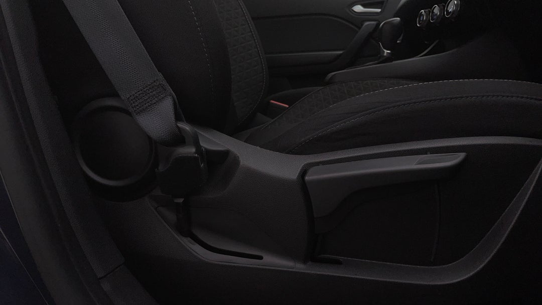 2022 Renault Captur Zen, Automatic, 61558 km, Drivers Side Adjustment Panel