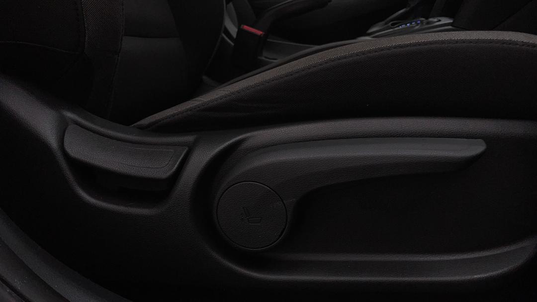 2020 Hyundai Kona Active (fwd), Automatic, 120262 km, Drivers Side Adjustment Panel