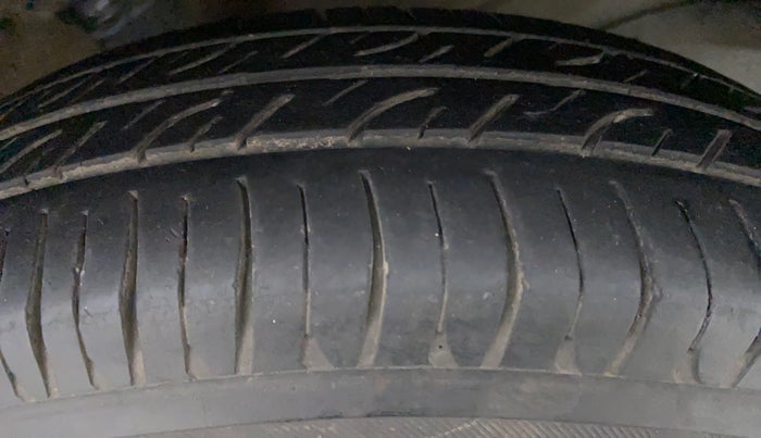 2017 Maruti Wagon R 1.0 LXI CNG, CNG, Manual, 50,351 km, Left Rear Tyre Tread