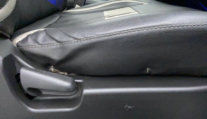 2017 Maruti Wagon R 1.0 LXI CNG, CNG, Manual, 50,351 km, Driver Side Adjustment Panel