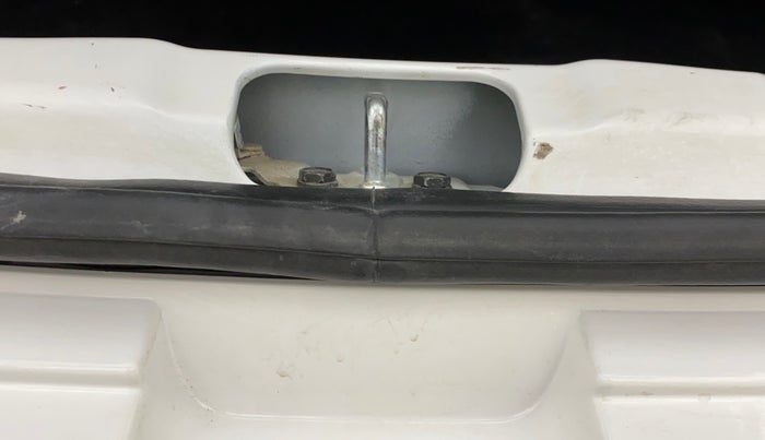 2018 Hyundai NEW SANTRO MAGNA, Petrol, Manual, 41,628 km, Dicky (Boot door) - Weather strip has minor damage