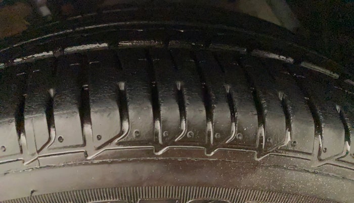 2017 Maruti Ciaz ZDI+ SHVS, Diesel, Manual, 61,490 km, Left Front Tyre Tread