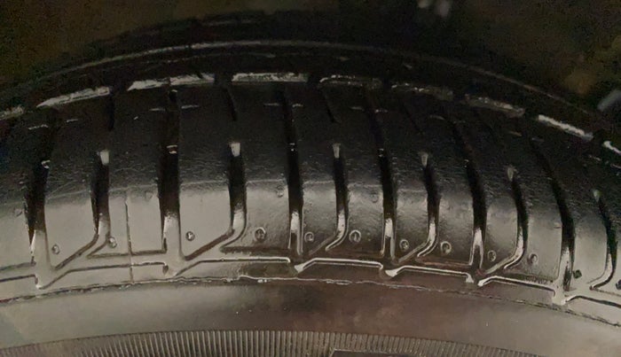 2017 Maruti Ciaz ZDI+ SHVS, Diesel, Manual, 61,490 km, Right Rear Tyre Tread