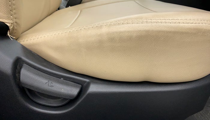 2019 Hyundai Grand i10 MAGNA 1.2 VTVT, Petrol, Manual, 36,841 km, Driver Side Adjustment Panel