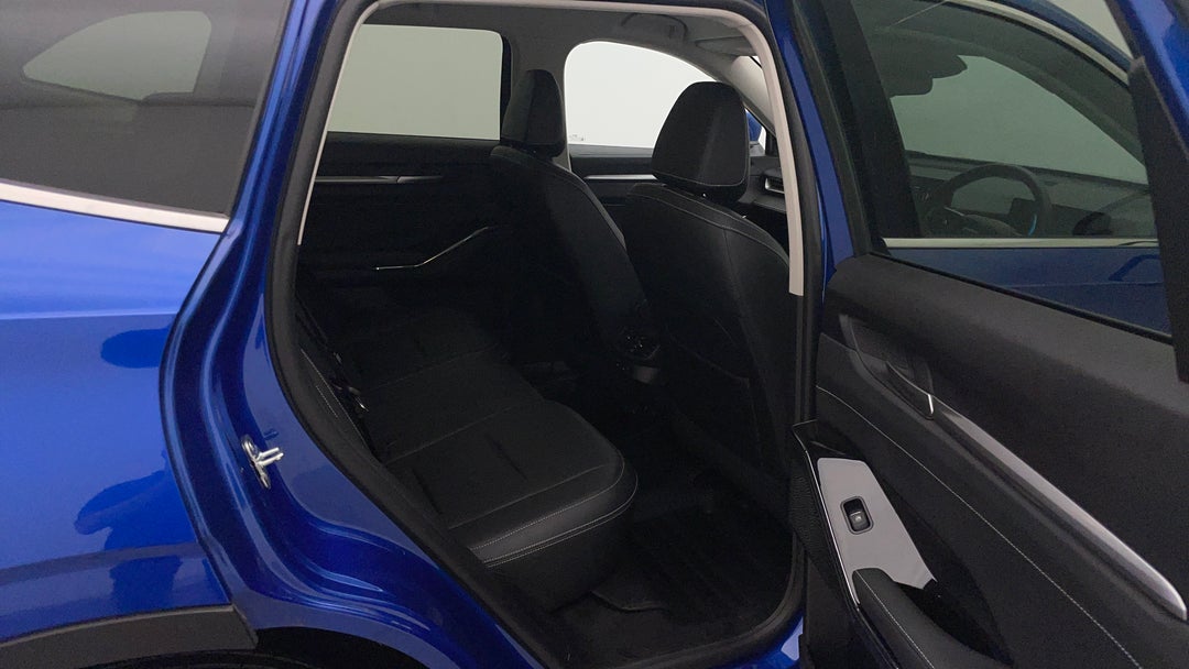 2023 GWM Haval H6 Lux, Automatic, 22386 km, Right Side Rear Door Cabin View