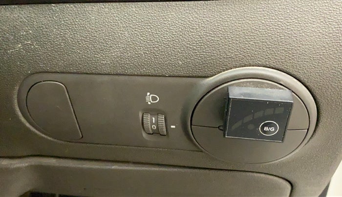 2013 Hyundai i10 MAGNA 1.2, CNG, Manual, 1,05,897 km, Dashboard - Headlight height adjustment not working