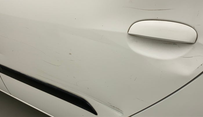 2013 Hyundai i10 MAGNA 1.2, CNG, Manual, 1,05,897 km, Rear left door - Minor scratches