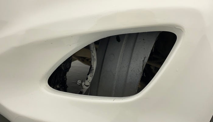 2013 Hyundai i10 MAGNA 1.2, CNG, Manual, 1,05,897 km, Left fog light - Cover missing