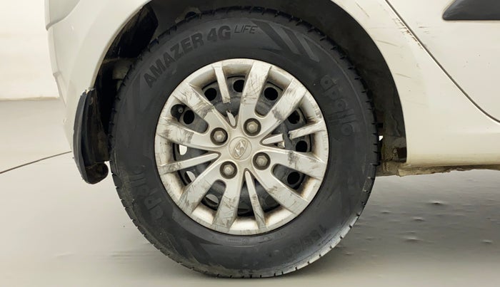2013 Hyundai i10 MAGNA 1.2, CNG, Manual, 1,05,897 km, Right Rear Wheel