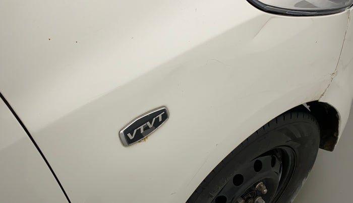 2013 Hyundai i10 MAGNA 1.2, CNG, Manual, 1,05,897 km, Right fender - Slightly dented