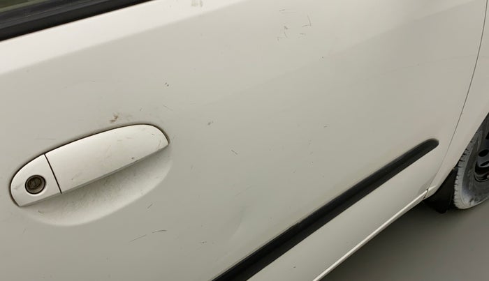 2013 Hyundai i10 MAGNA 1.2, CNG, Manual, 1,05,897 km, Driver-side door - Slightly dented
