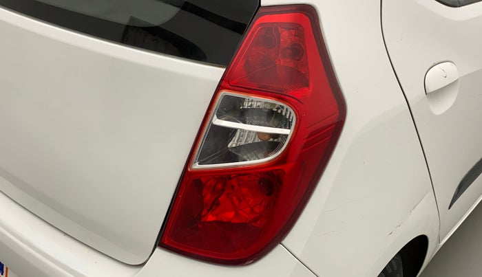 2013 Hyundai i10 MAGNA 1.2, CNG, Manual, 1,05,897 km, Right tail light - Minor scratches