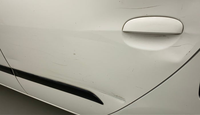 2013 Hyundai i10 MAGNA 1.2, CNG, Manual, 1,05,897 km, Rear left door - Slightly dented