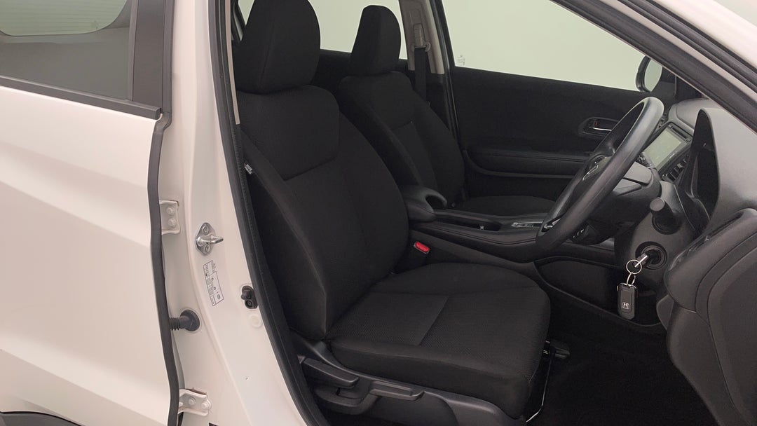2017 Honda HR-V Vti, Automatic, 93661 km, Right Side Front Door Cabin View